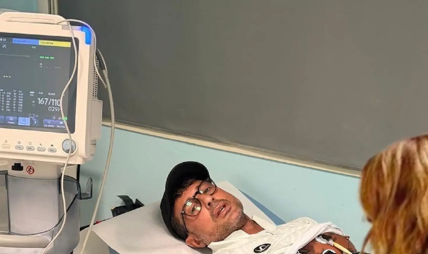Fabrizio Corona sul letto di ospedale