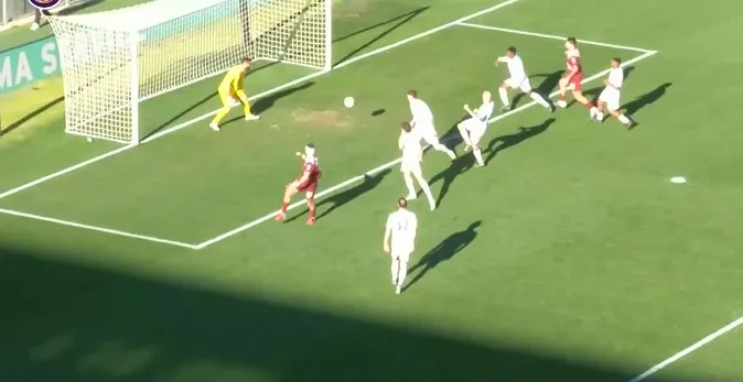 Il colpo di testa di Molina a lato