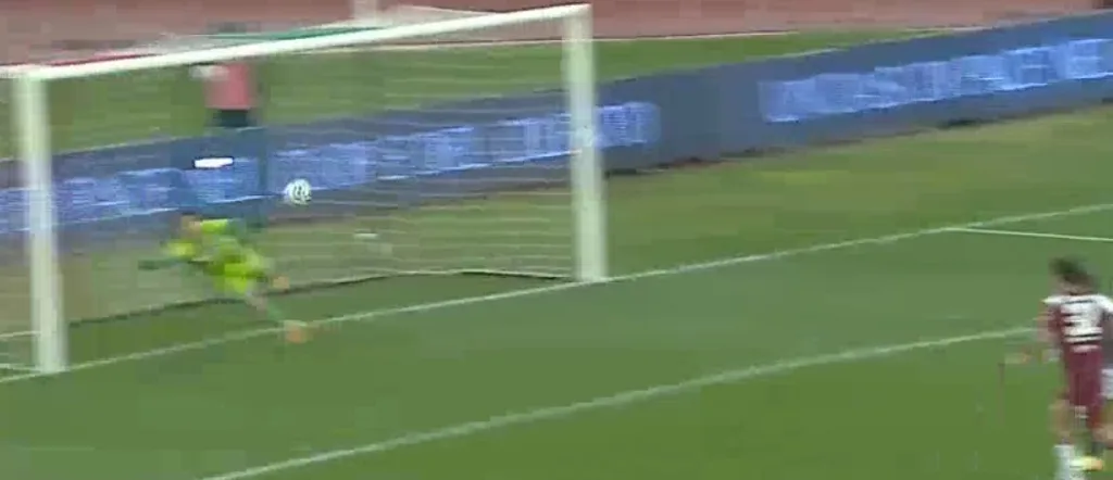 Il portiere salva su Achik