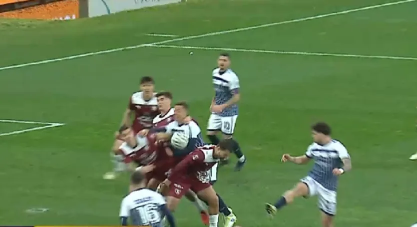 Il rigore reclamato dalla Cavese