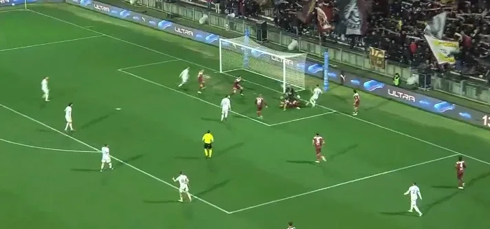 Salvataggio sulla linea di porta granata