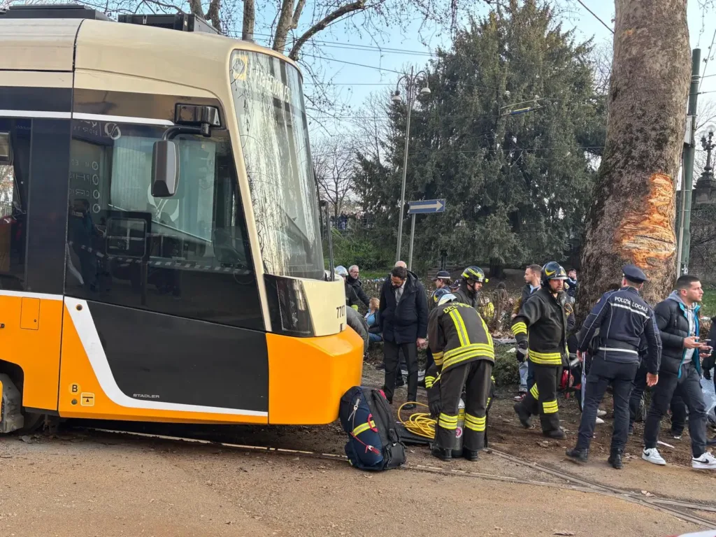 il tram deragliato