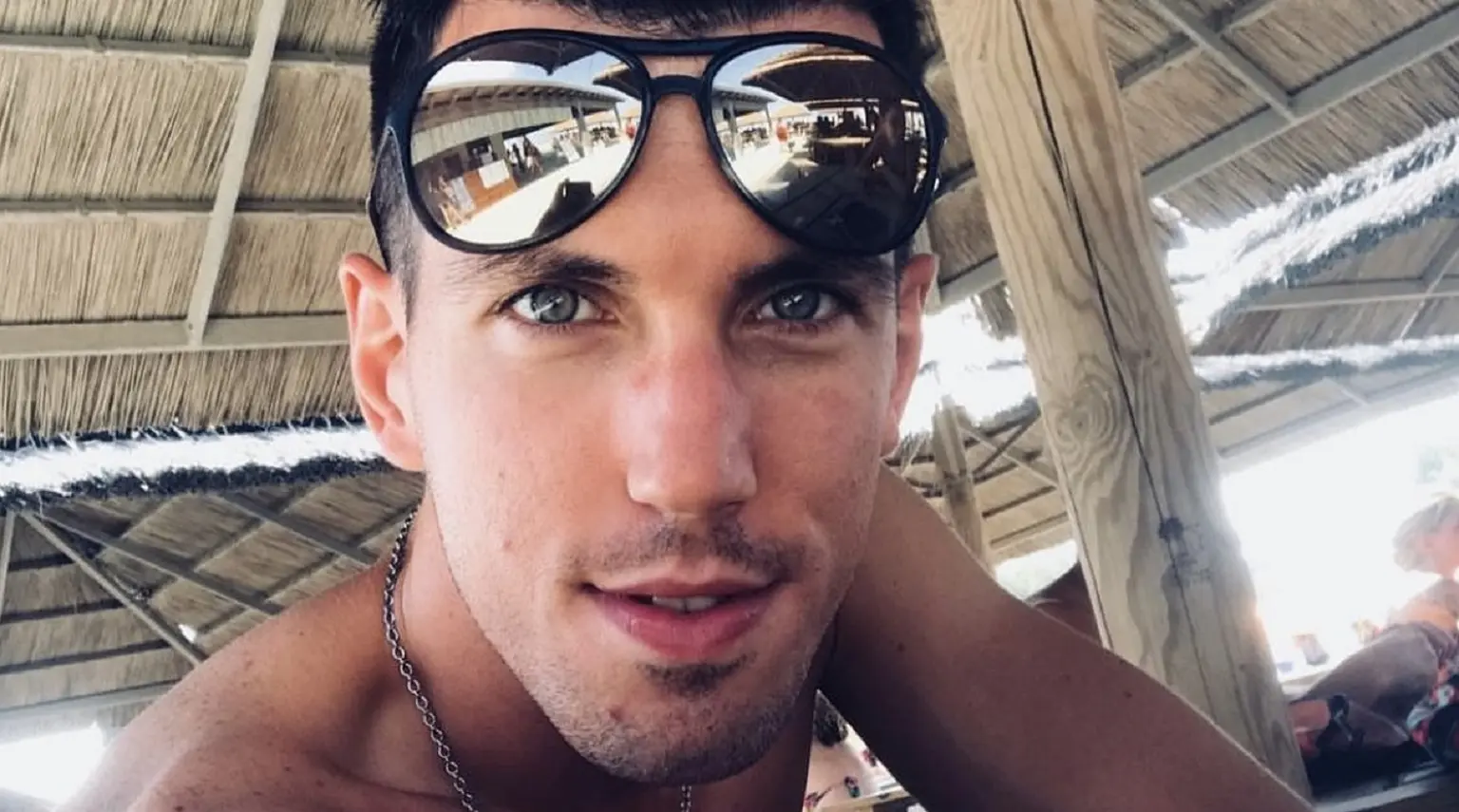 Ergastolo per Giacomo Friso: uccise l’amico con 4 coltellate e scatto selfie, c’è l’aggravante dei futili motivi Ergastolo per Giacomo Friso: uccise l’amico con 4 coltellate e scatto selfie, c’è l’aggravante dei futili motivi