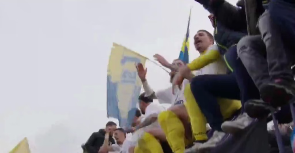 La squadra tra il pubblico per festeggiare la serie C