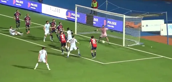 Lescano non inquadra la porta da buona posizione