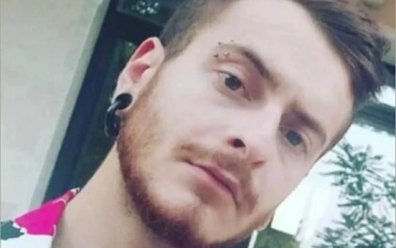 Incidente A2 Battipaglia, morto Matteo Ginetti: scende dall’auto e viene travolto nella notte