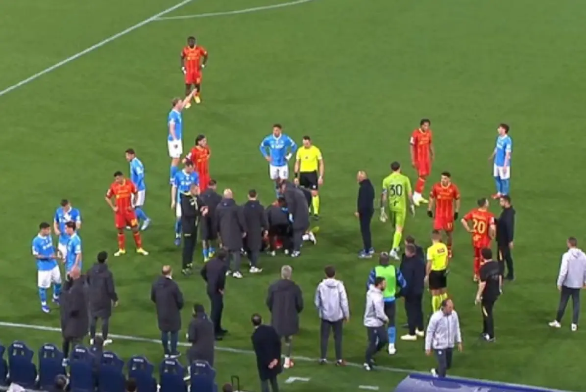 Come sta Lameck Banda: si accascia a terra al Maradona, attimi di paura durante Napoli Lecce