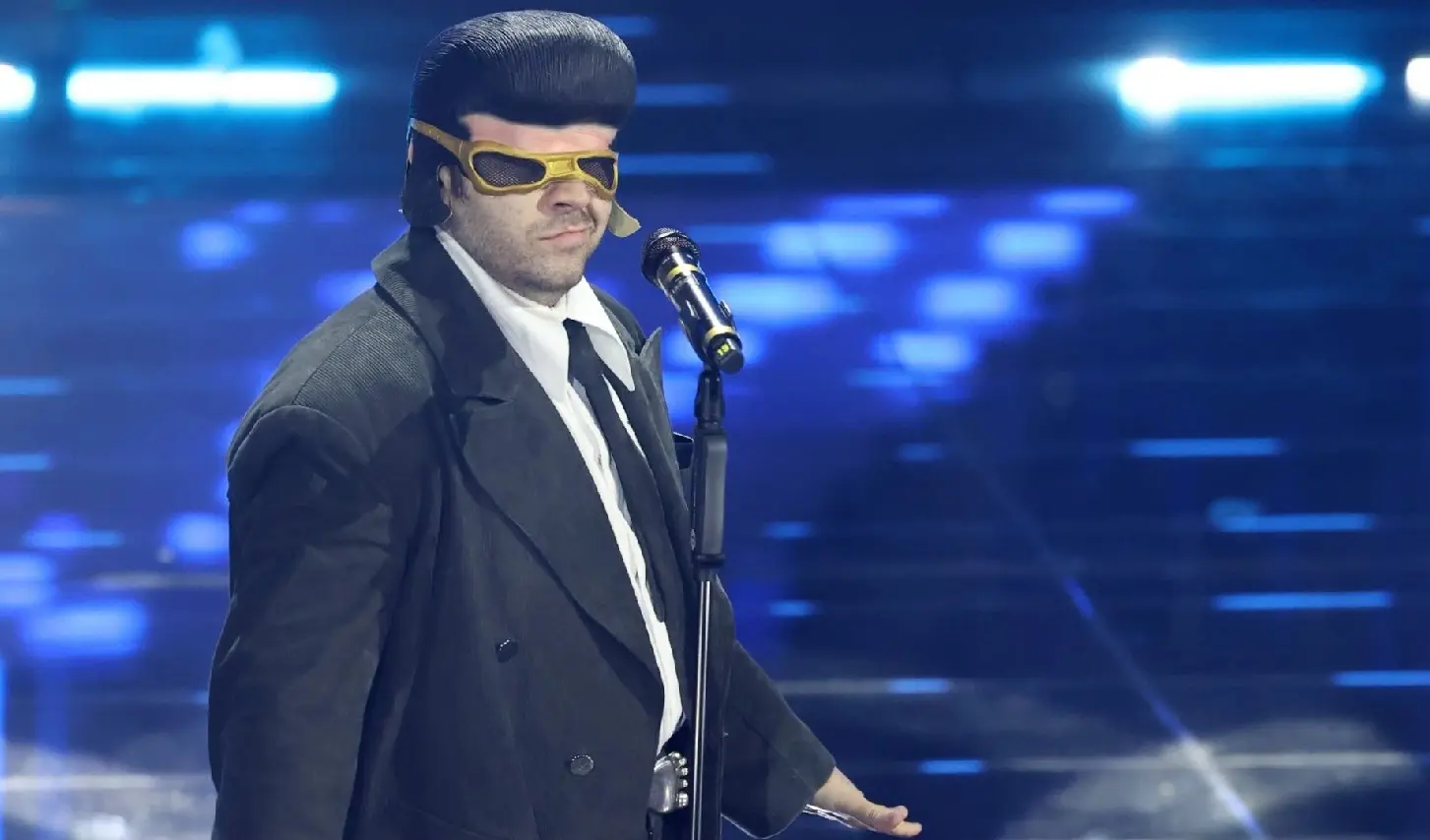 Tony Pitony senza maschera? La foto virale scatena il web: ‘Assomiglia a Salvini’, la reazione