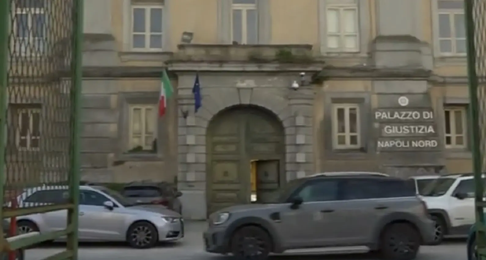 Abusi su un giovane disabile ad Afragola: tre arresti per il “branco” che lo tormentava da mesi