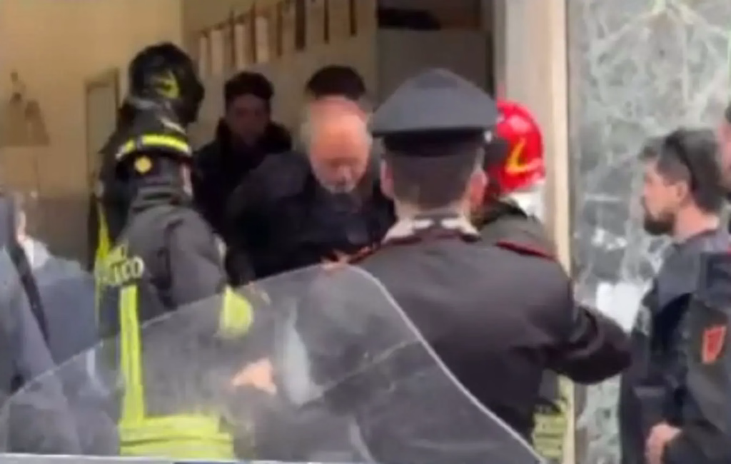 Gli ostaggi nel momento della liberazione