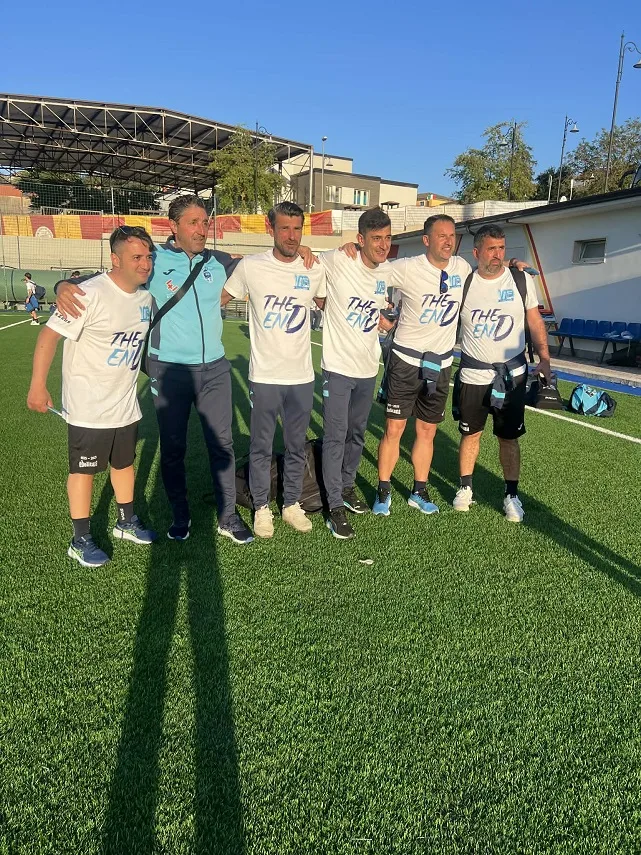 Pirozzi festeggia la D con lo staff