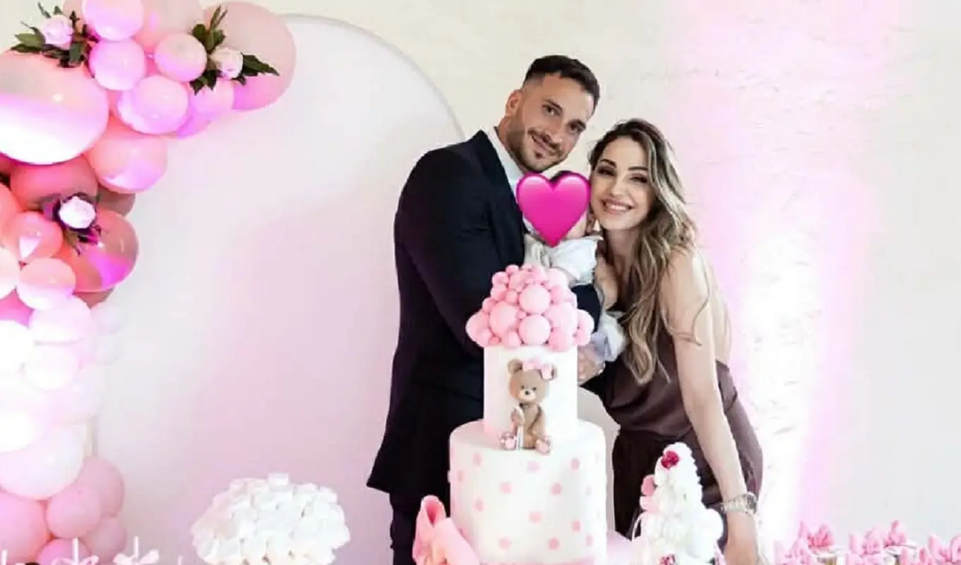 Anna Tatangelo con Giacomo Buttaroni e la figlia