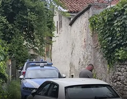 Il tragico incidente nel cortile di casa