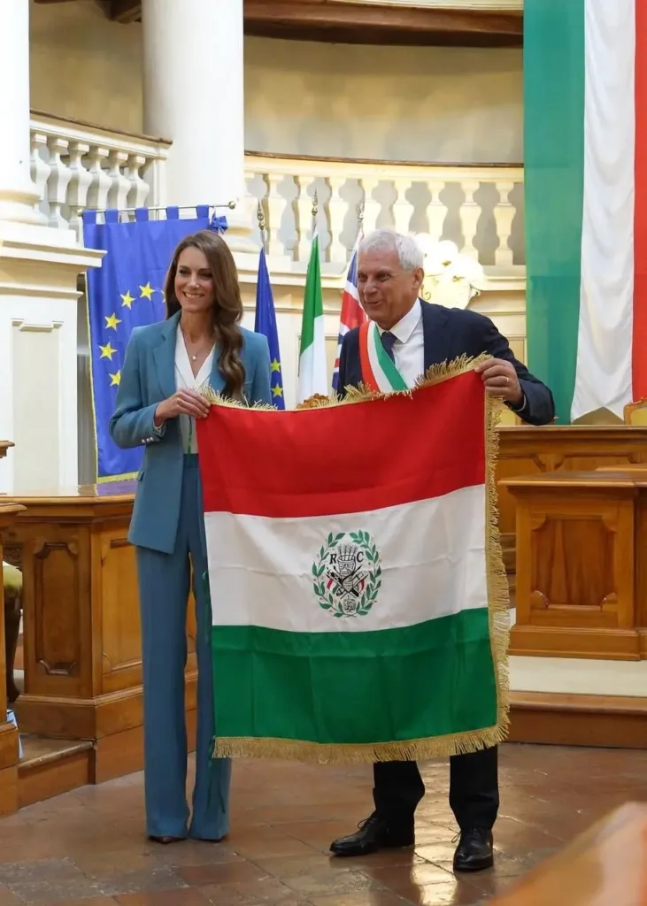 Kate Middleton con il tricolore a Reggio Emilia