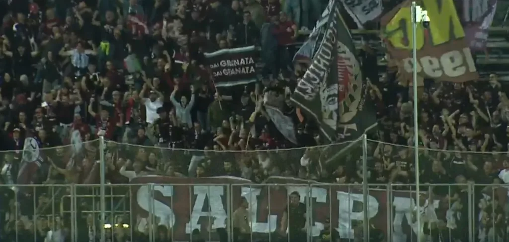 La gioia dei tifosi dopo il gol di Villa