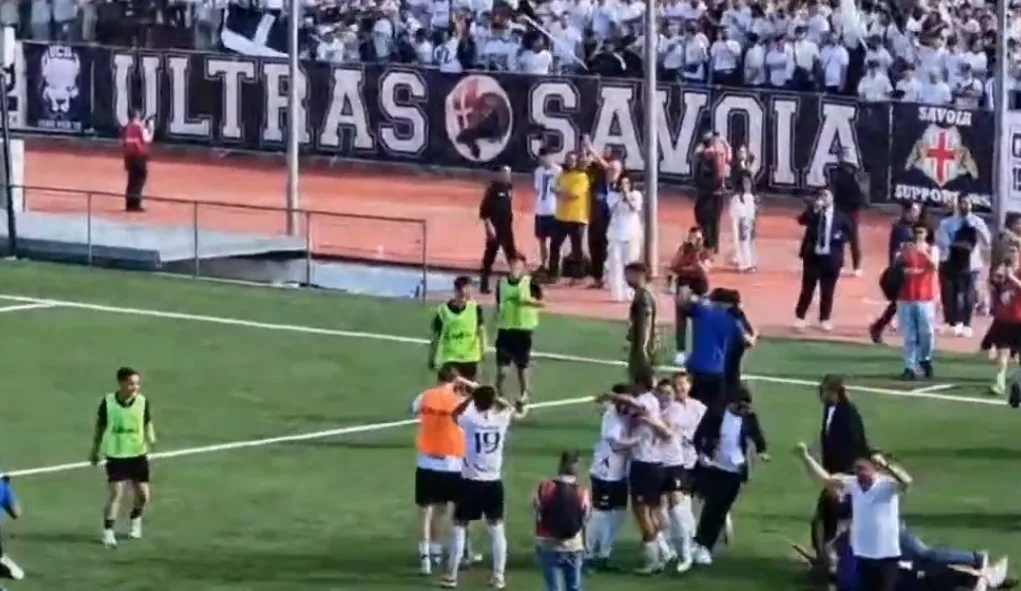 La grande gioia dei calciatori del Savoia