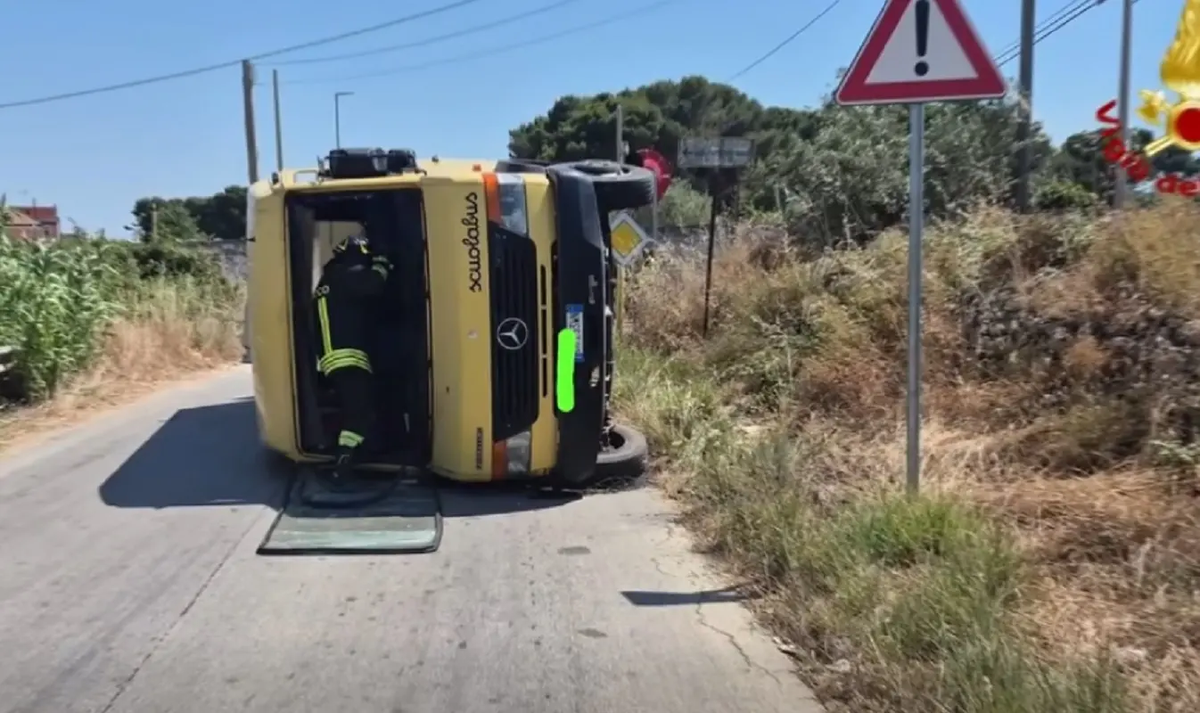 scuolabus ribaltato a mazara del vallo il conducente dell8217auto era senza patente e senza assicurazione da Notizieaudaci.it scuolabus ribaltato a mazara del vallo il conducente dell8217auto era senza patente e senza assicurazione