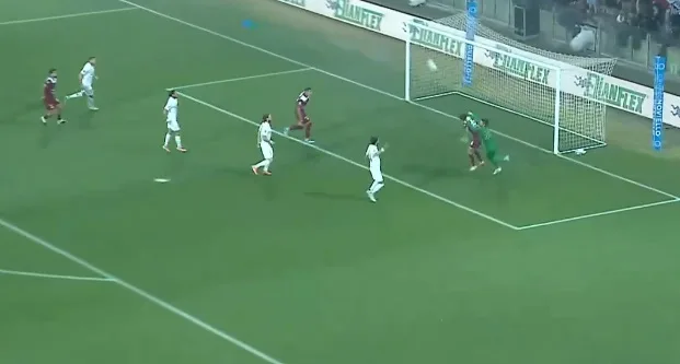 L'uscita del portiere del Ravenna su Cabianca