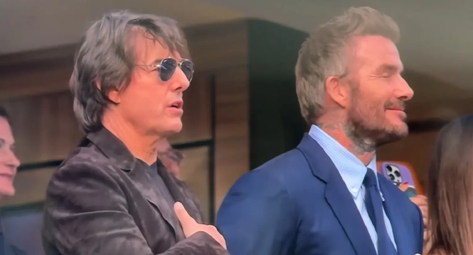 Tom Cruise e Beckham durante l'inno americano