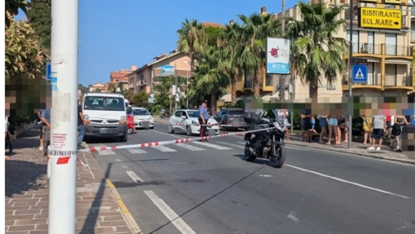 Il piccolo è stato investito sulle strisce pedonali a San Bartolomeo al Mare