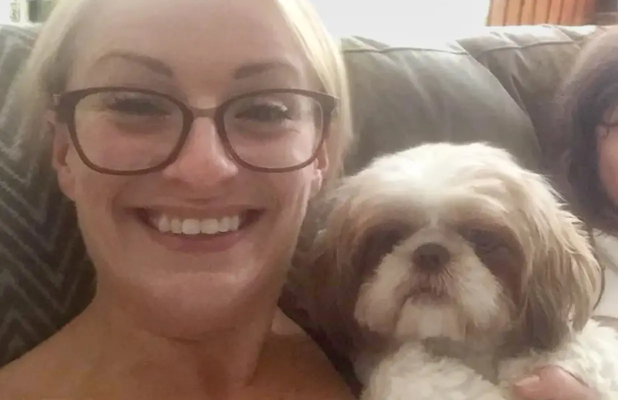 Lo Shih Tzu di 11 anni Ethel con la padrona