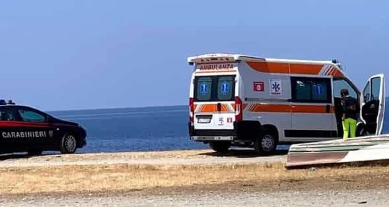 Tragedia a Castellaneta, 24enne avverte malore e muore mentre nuota