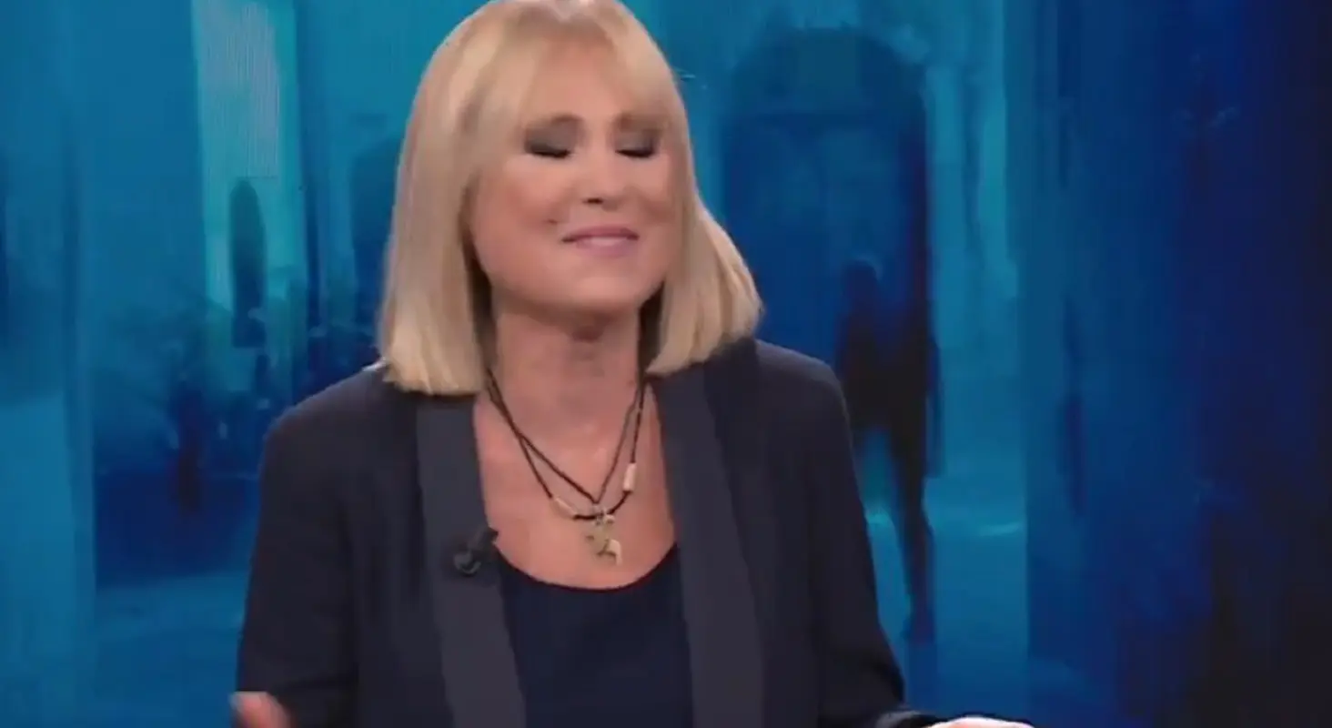 Un'emozionata Federica Sciarelli chiude la sua esperienza a Chi l'ha visto