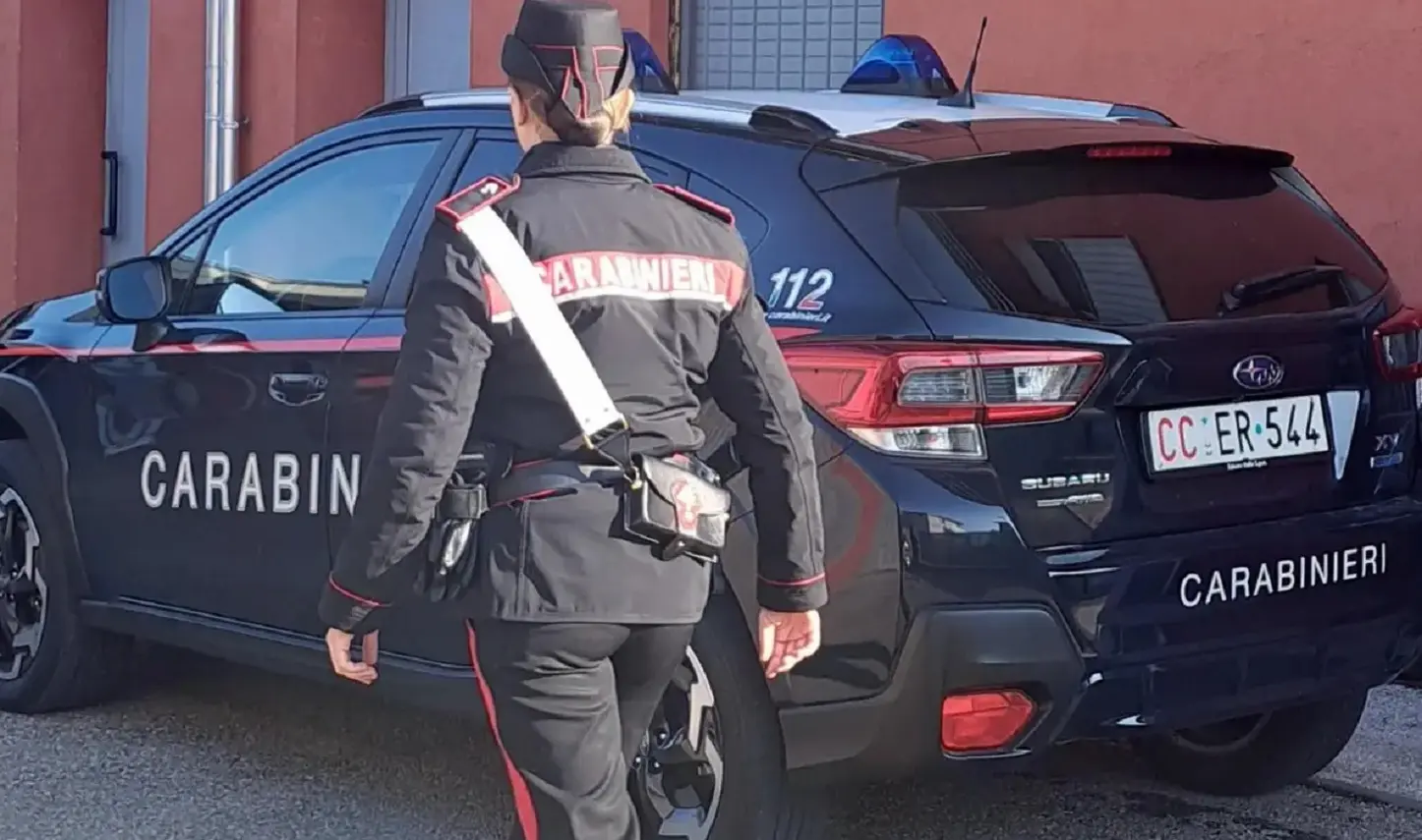 Donna aggredita a Rubiera dopo aver rimproverato una bambina per un calcio all'auto
