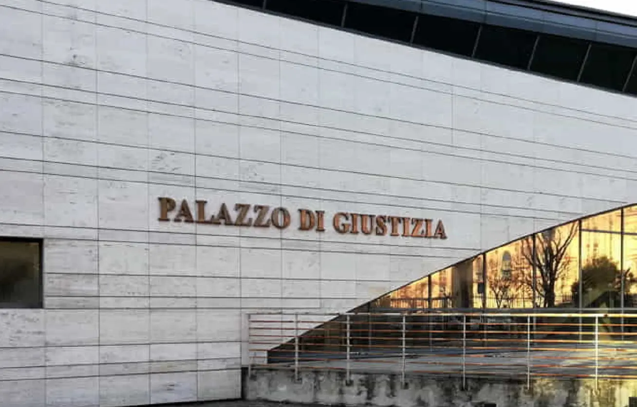 Il padre della 15enne voleva costringere la figlia a sposarsi, arrestato