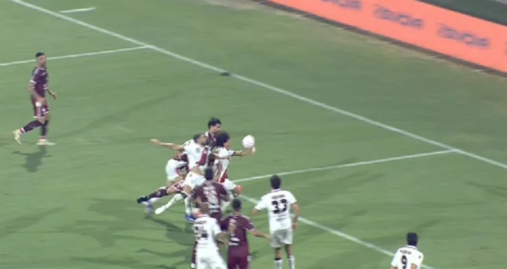 La Salernitana chiama la revisione per un fallo di mani nella ripresa di Cuccurullo