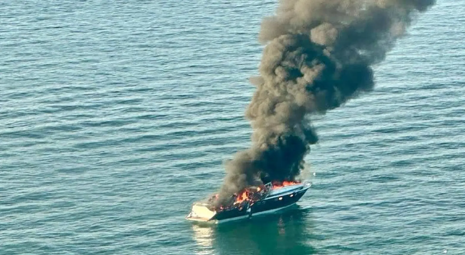 yacht di 20 metri in fiamme al largo di jesolo poi l8217affondamento salvi tutti i dieci passeggeri 200 allarme gasolio da Notizieaudaci.it yacht di 20 metri in fiamme al largo di jesolo poi l8217affondamento salvi tutti i dieci passeggeri 200 allarme gasolio