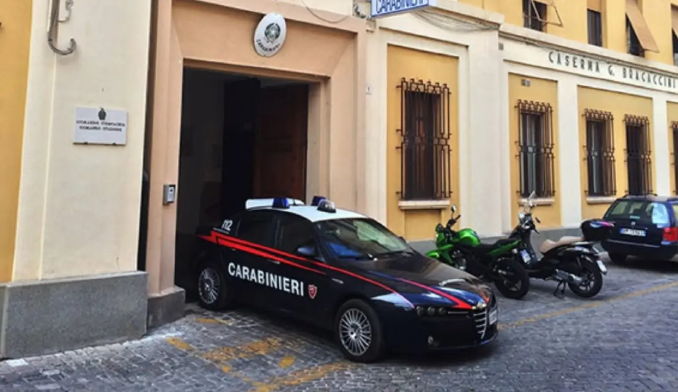 Non si ferma all'alt dei carabinieri, muore in ospedale dopo l'inseguimento