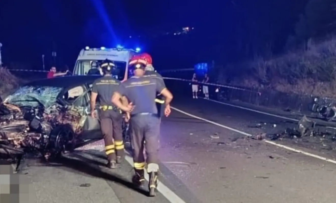Una delle auto coinvolte nel tragico incidente lungo la statale 106