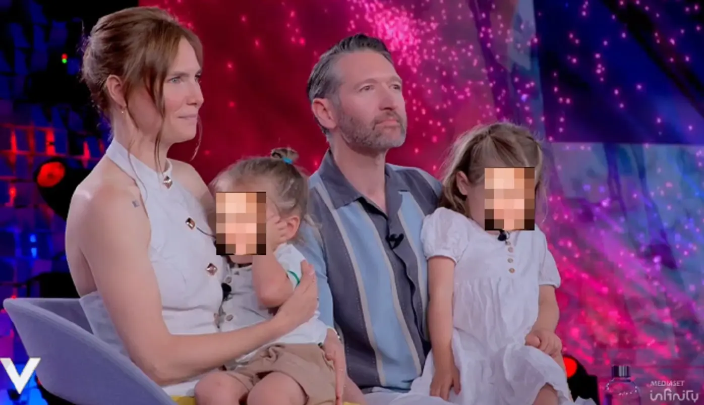 Amanda Knox con il marito e le figlie