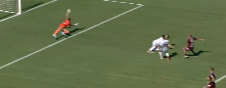 Il portiere della Cavese salva su La Gumina