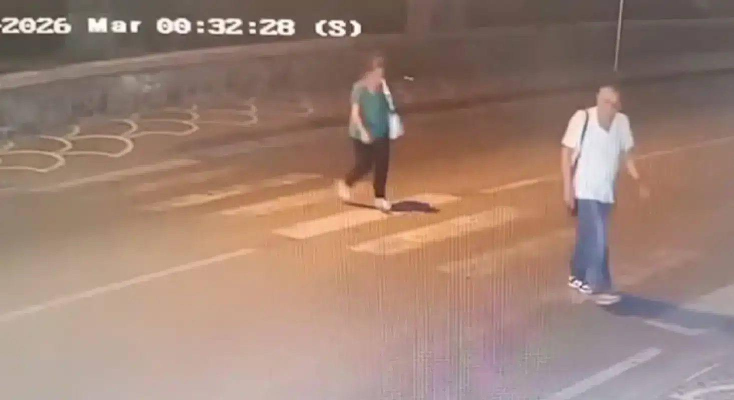 La donna pochi istanti prima di essere travolta sulle strisce