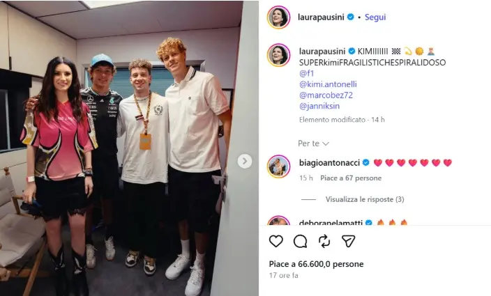 La foto ritoccata da Laura Pausini