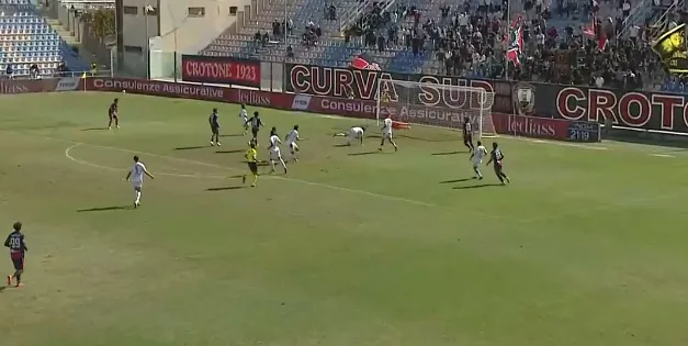 Zurlo fa doppietta per il 2 a 0 del Crotone