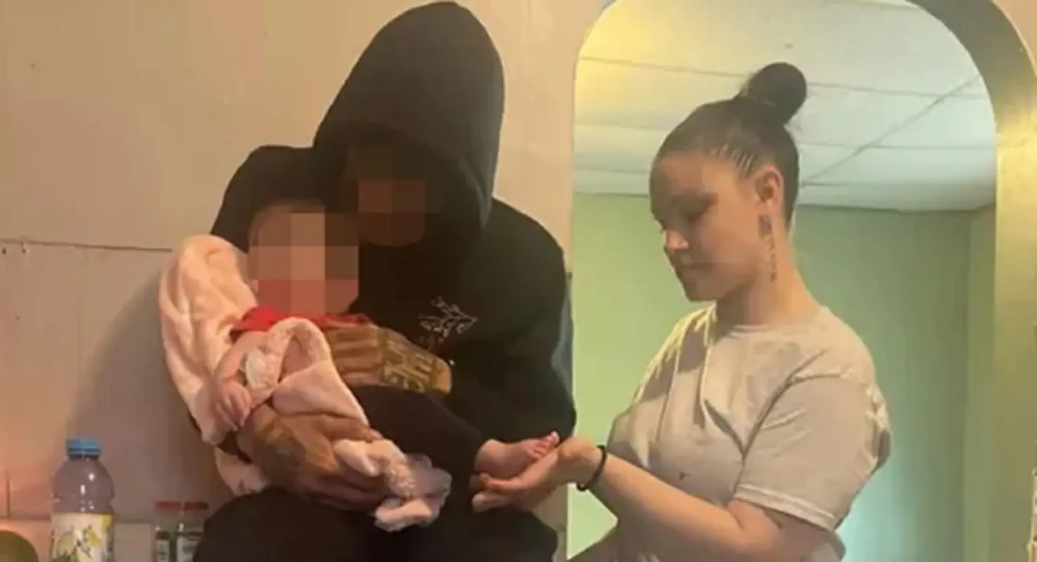 A destra Angelina Stone è tra le vittime della strage con il figlio che aspettava e gli altri due bimbi