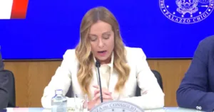 Manovra 2027, arriva la targa personalizzata e scatena le polemiche: bollo auto e nuovi bonus, ecco chi ci guadagna