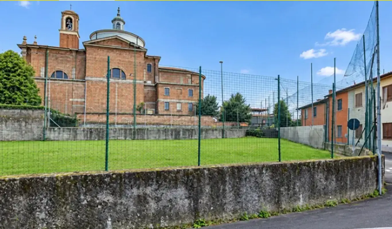 Il campo dell'oratorio dove il tredicenne ha accusato un malore