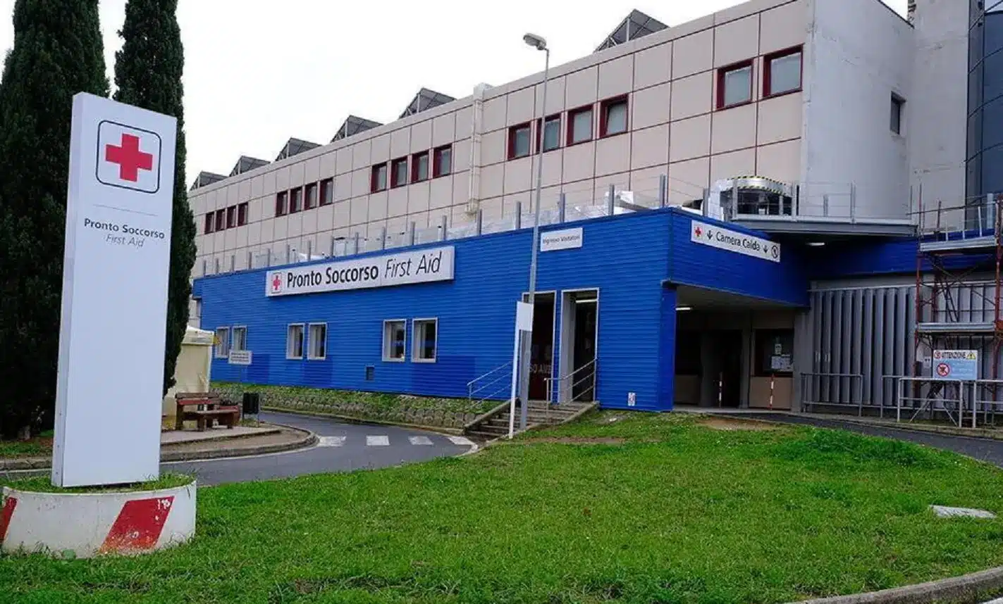 Il neonato è stato trasportato al pronto soccorso dell'ospedale di Cecina