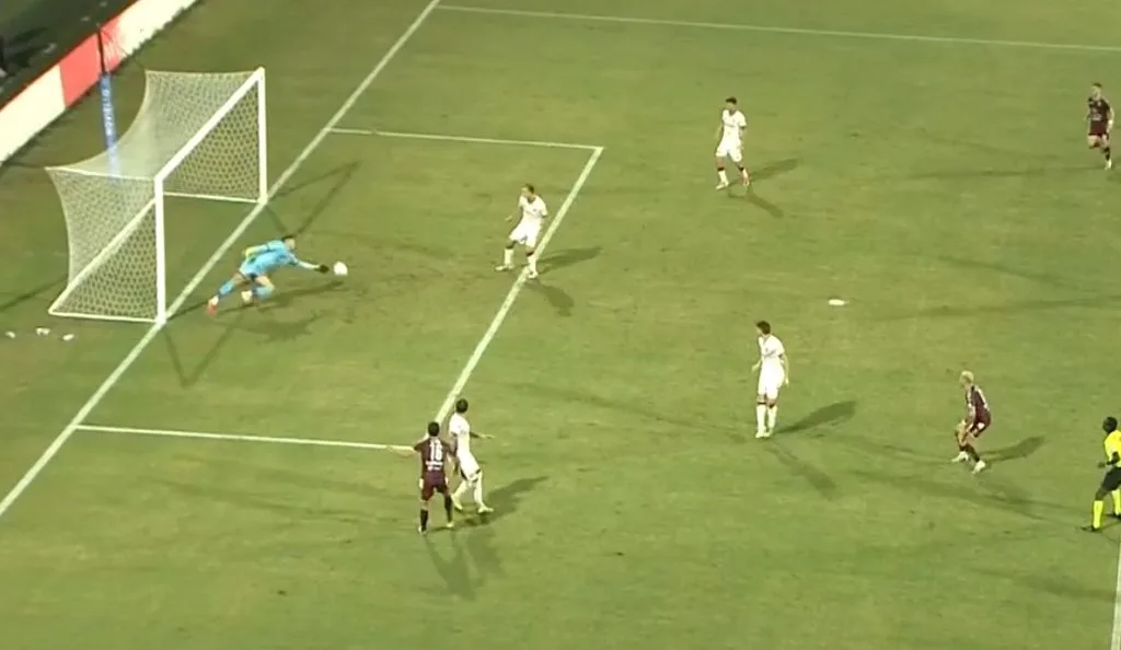 La conclusione di Llano deviata da Cerofolini ma l'arbitro non concede il corner