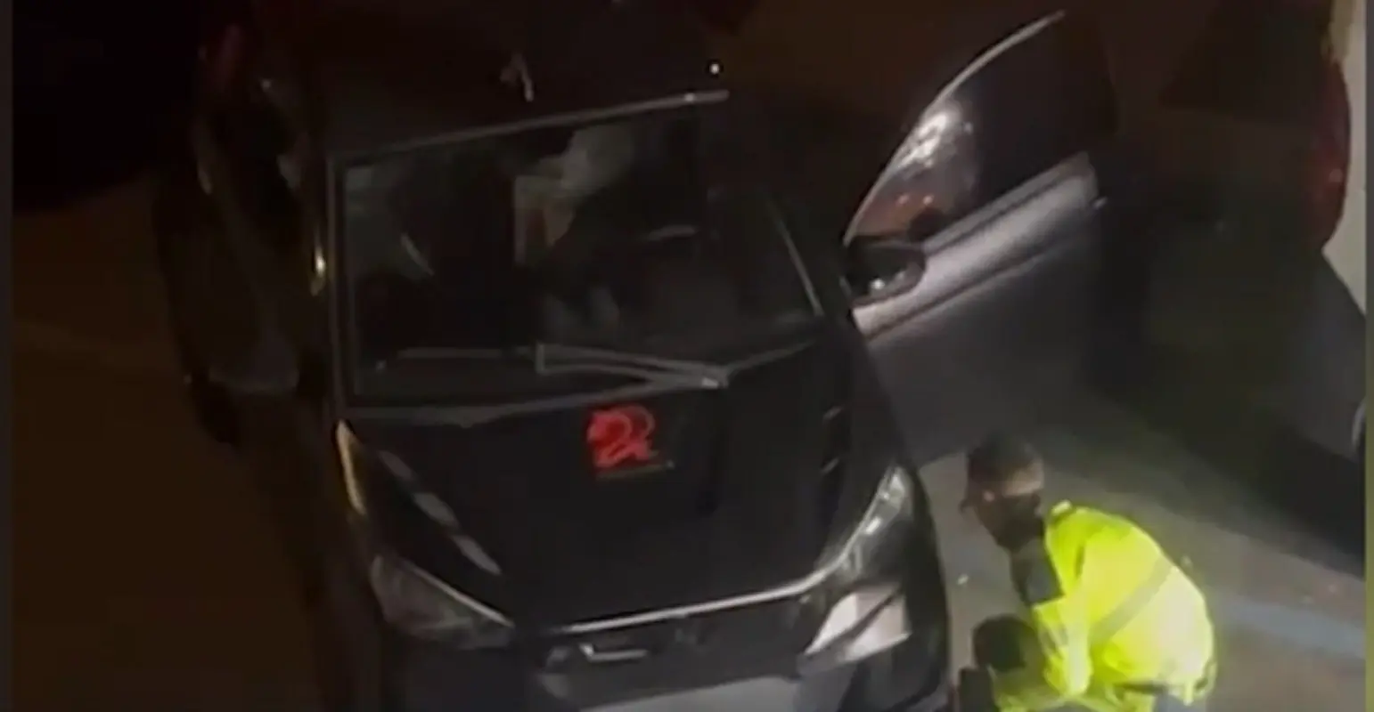 La minicar nera utilizzata dai due minori a Roma