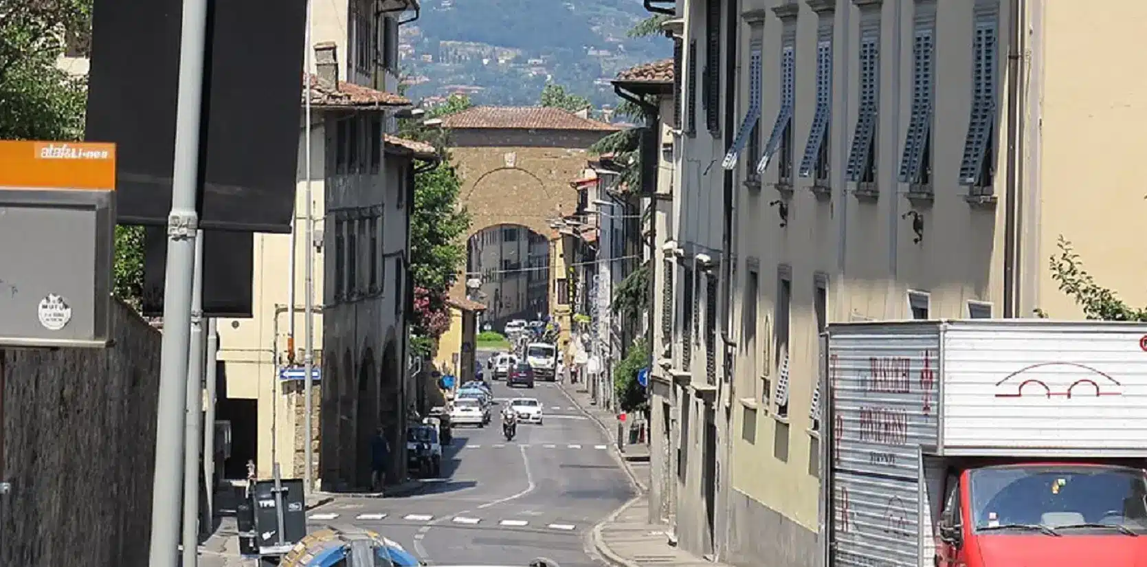 La polizia è intervenuta in via Senese, a Firenze