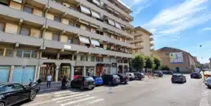 Prato, ucciso e bruciato nel sottotetto: la confessione e il giallo dell’altro incendio
