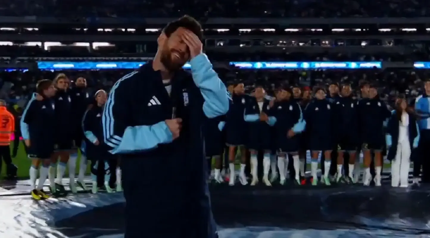 Messi commosso durante il discorso di addio