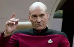 Patrick Stewart è morto a 86 anni: l’addio al capitano Picard tra musica, lacrime e risate